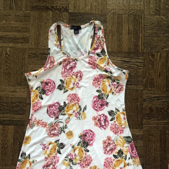 Sumer Dress 🌼 - Picture 2 of 5